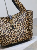 LE 5 À 7 BEA TOTE BAG 50 IN LEOPARD PRINT LEATHER GOLD LOGO - Image 8