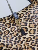 LE 5 À 7 BEA TOTE BAG 50 IN LEOPARD PRINT LEATHER GOLD LOGO - Image 18