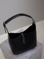 LE 5 À 7 SUPPLE BAG 23 IN BLACK CALFSKIN SILVER BUCKLE - Image 2