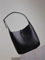 LE 5 À 7 SUPPLE BAG 23 IN BLACK CALFSKIN SILVER BUCKLE - Image 6