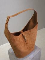 LE 5 À 7 LARGE SUPPLE HOBO BAG 31 IN BRONZE BROWN SUEDE - Image 12