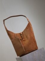 LE 5 À 7 LARGE SUPPLE HOBO BAG 31 IN BRONZE BROWN SUEDE - Image 8