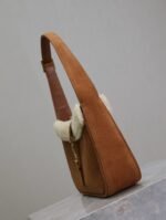 LE 5 À 7 SHOULDER BAG 25 IN BROWNIE SUEDE AND WHITE SHEARLING TRIM - Image 14