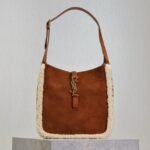 LE 5 À 7 SMALL SUPPLE 23 IN AMBER ORANGE SUEDE AND WHITE LAMB FUR TRIM - Image 10