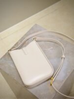 LE 5 À 7 PHONE BAG 18 IN WHITE CALFSKIN - Image 2