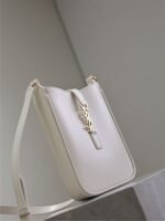 LE 5 À 7 PHONE BAG 18 IN WHITE CALFSKIN - Image 7