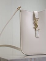LE 5 À 7 PHONE BAG 18 IN WHITE CALFSKIN - Image 8