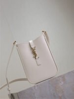 LE 5 À 7 PHONE BAG 18 IN WHITE CALFSKIN - Image 9