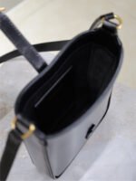 LE 5 À 7 PHONE BAG 18 IN BLACK CALFSKIN - Image 9