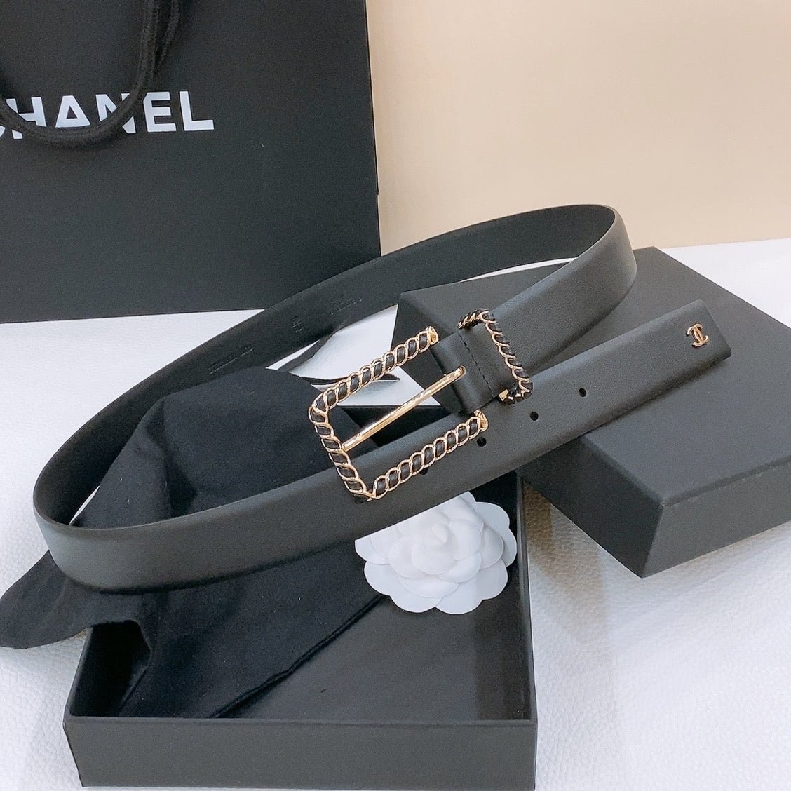 img_fde4564a_20250428_i1745823755687_4360_0_2_jpg BELT 30MM IN BLACK CALFSKIN WITH INTERWOVEN GOLD CHAIN BUCKLE - Image 1