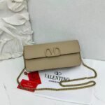 Valentino Garavani VLOGO Signature Chain Wallet (Beige/Poudre)