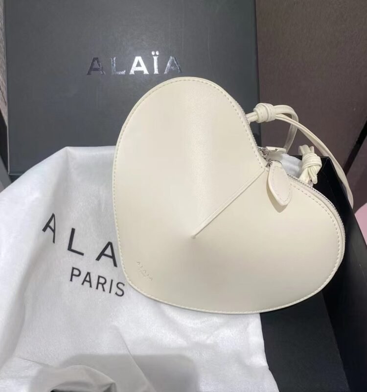 Alaïa 368 Crossbody Bag – Ivory, 22 cm