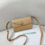 Bottega Veneta 9907 Crossbody Bag – Beige, 22 cm