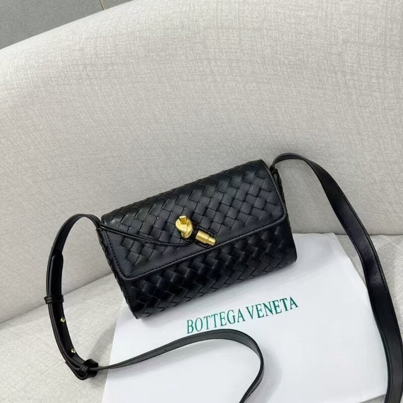 Bottega Veneta 9907 Shoulder Bag – Black, 22 cm