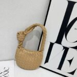 Bottega Veneta 9910-3 Shoulder Bag – Beige, 19 cm