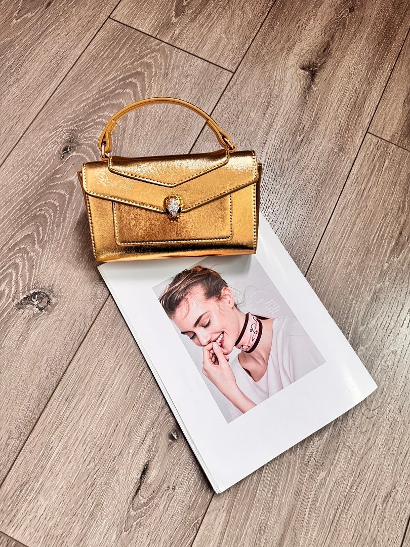 Bvlgari 5061-1 Top Handle Bag – Metallic Gold, 19 cm Bvlgari 5061-1 Top Handle Bag – Metallic Gold, 19 cm