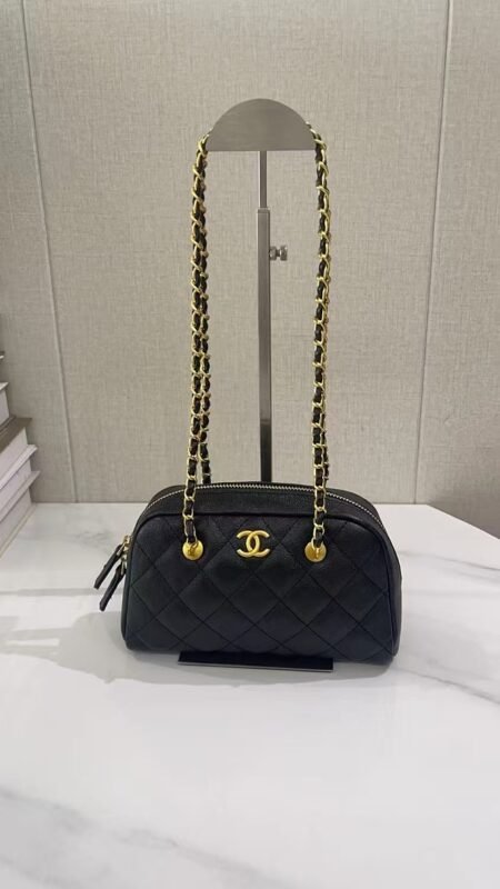 Chanel 2532 Shoulder Bag – Black, 21 cm