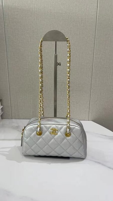 Chanel 2532 Shoulder Bag – Silver, 21 cm