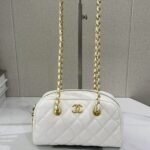 Chanel 2532 Shoulder Bag – White, 21 cm