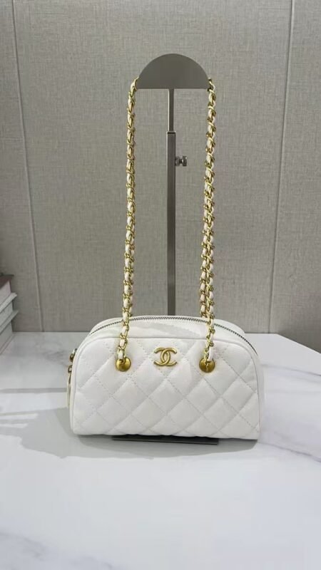 Chanel 2532 Shoulder Bag – White, 21 cm