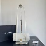 Chanel 2621 Shoulder Bag – White, 20 cm