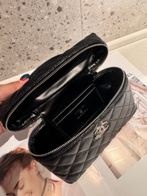 Chanel 5070 Crossbody Bag – Black, 20 cm