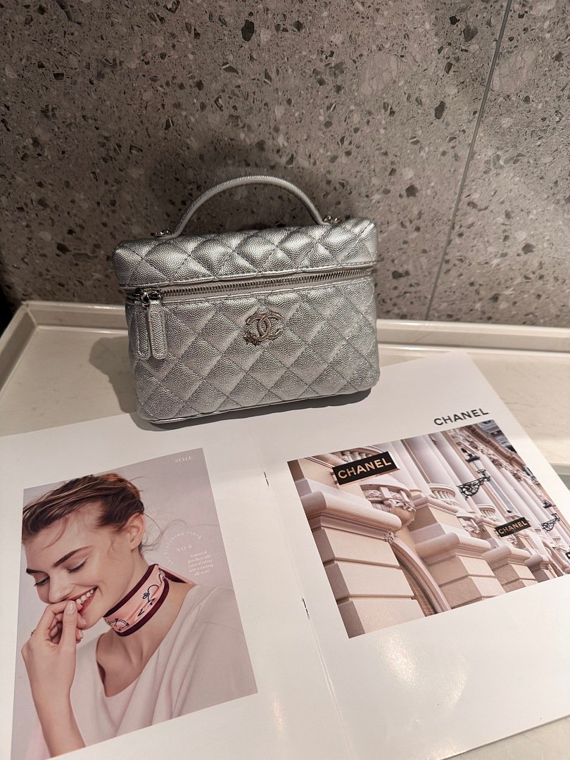 Chanel 5070 Top Handle Bag – Silver, 20 cm Chanel 5070 Top Handle Bag – Silver, 20 cm