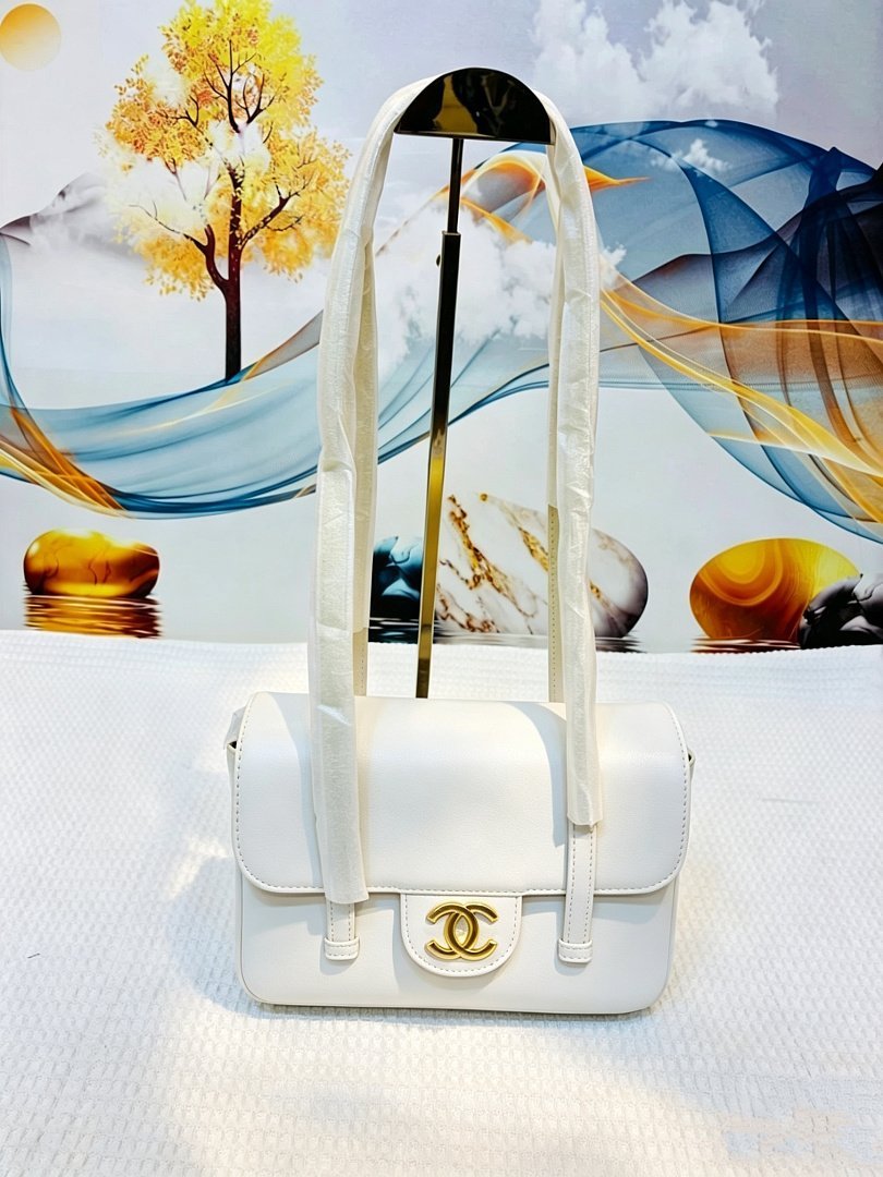 chanel-5133-shoulder-bag-white-23-cm-1.jpg Chanel 5133 Shoulder Bag – White, 23 cm - Image 1